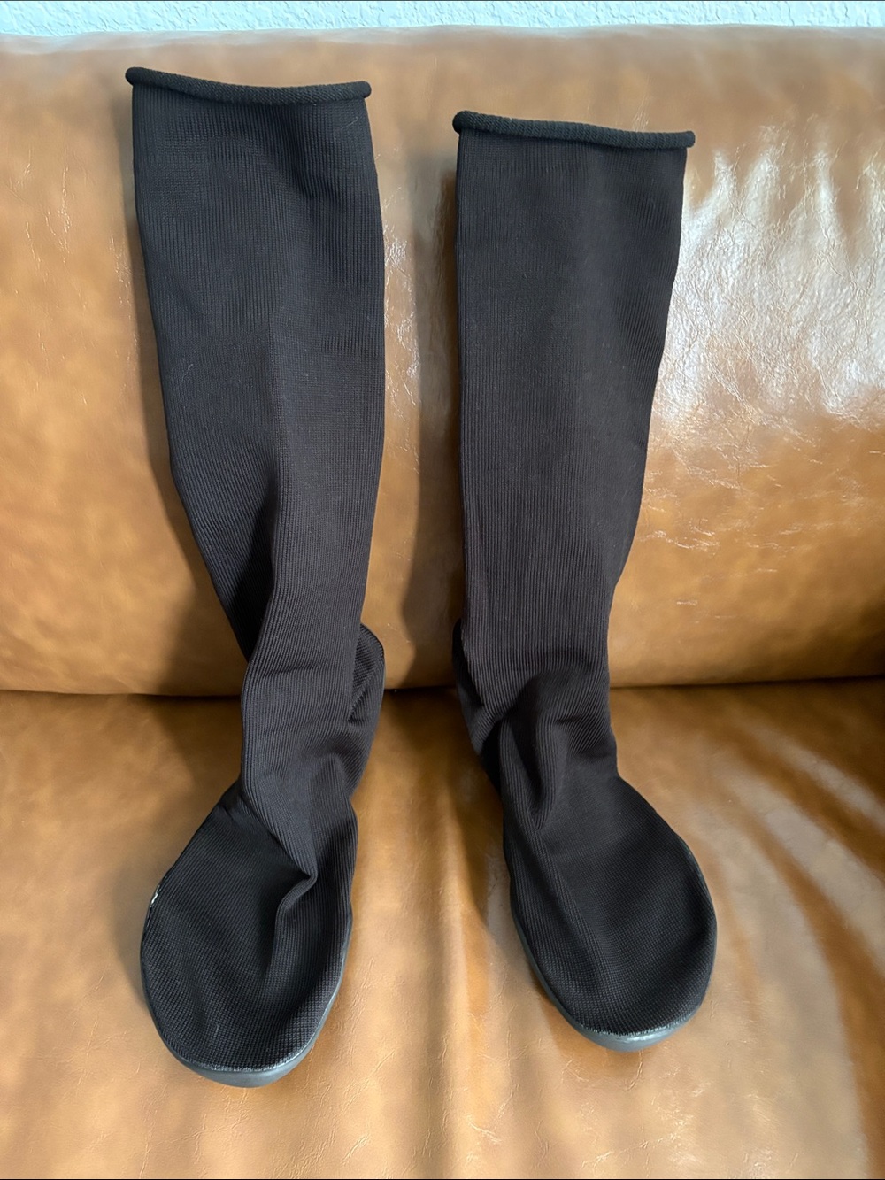 Authentic Yeezy Pods, size 2 (same as 9-11). Exclusive, bag included. New.